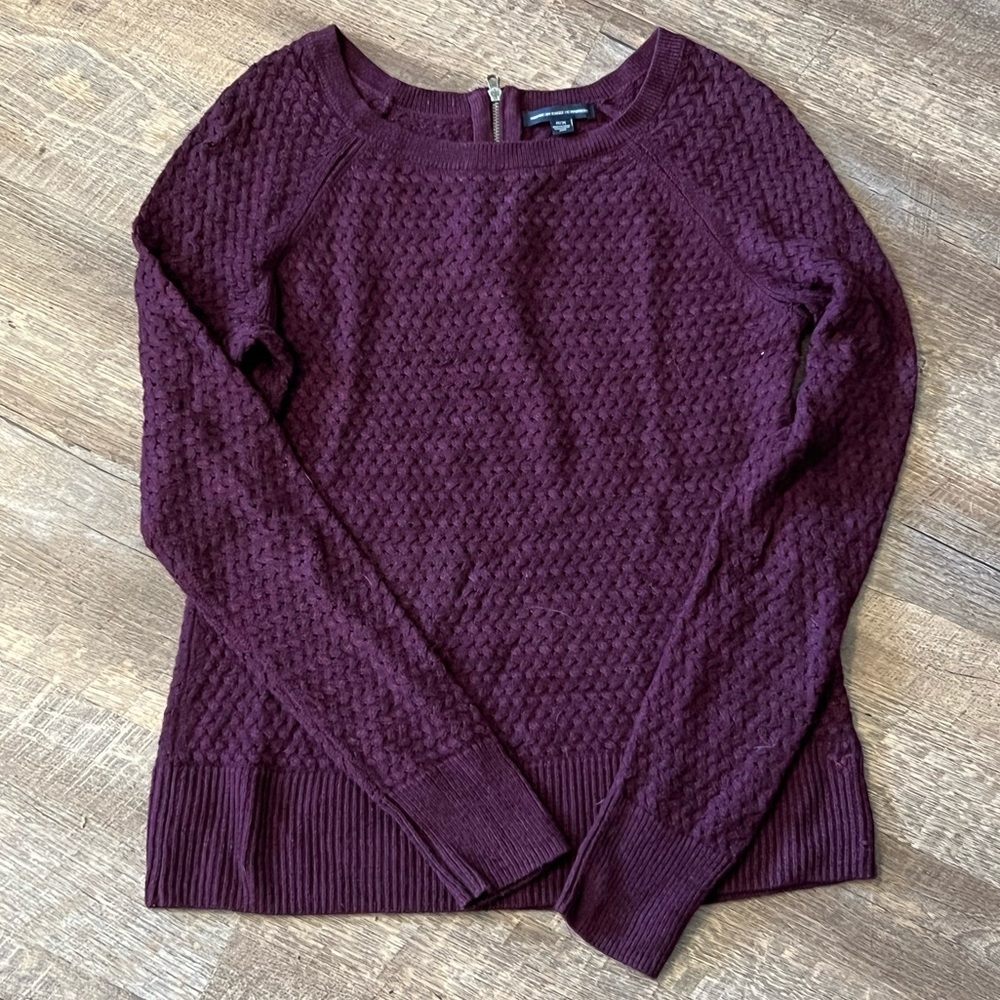 American Eagle maroon sweater